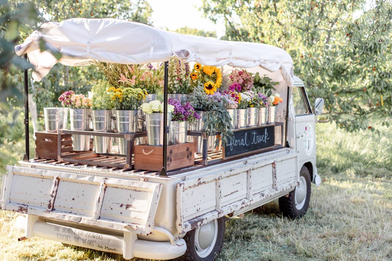La Loretta's Floral Truck, CA
