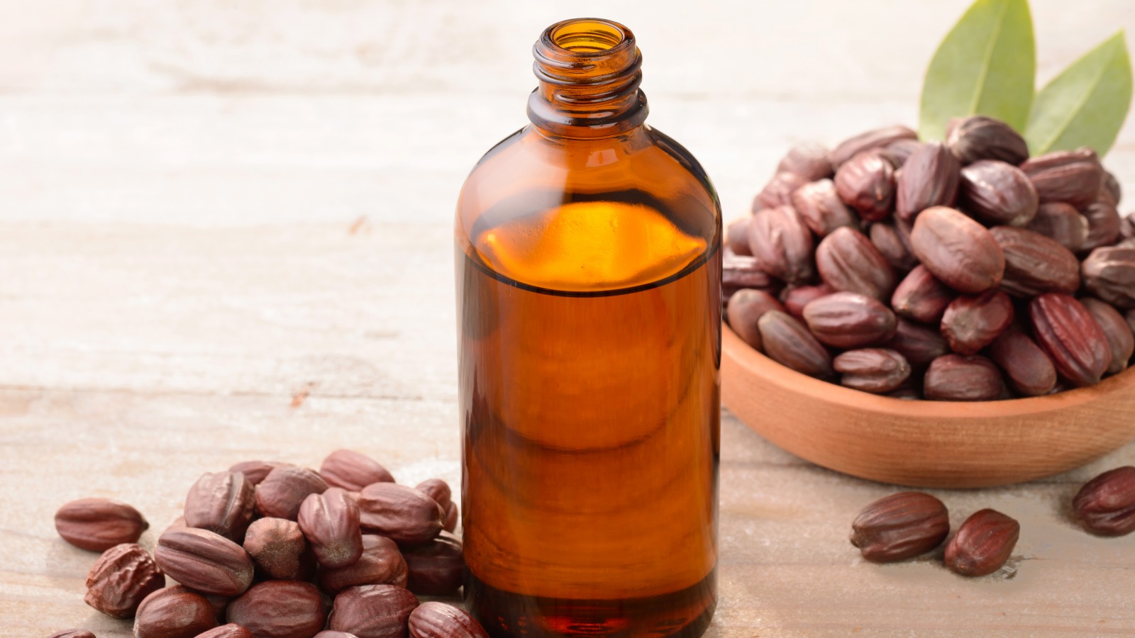 Why Jojoba Oil Should Be Part Of Your Beauty Routine