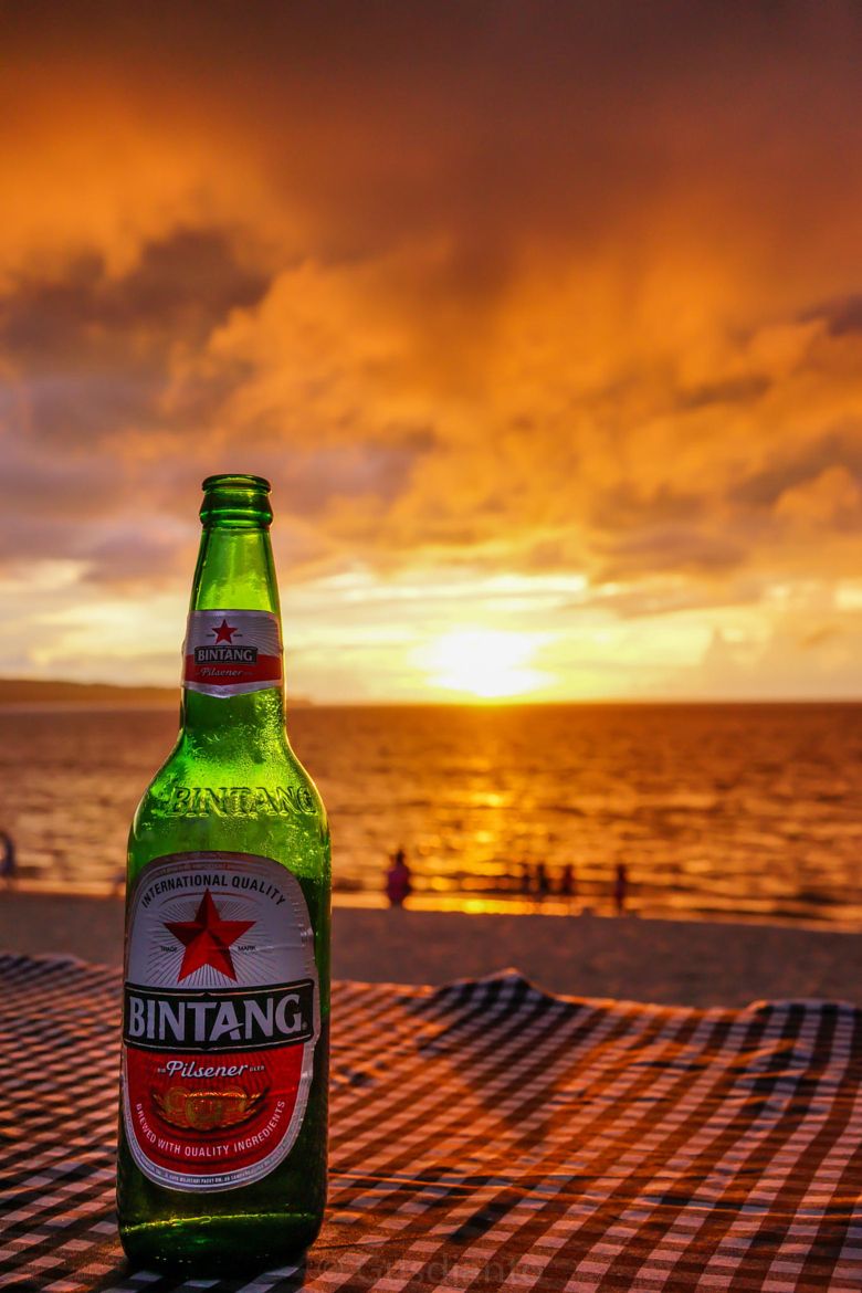Sunset with Bintang beer. Botol bir, Fotografi alam, Bintang natal