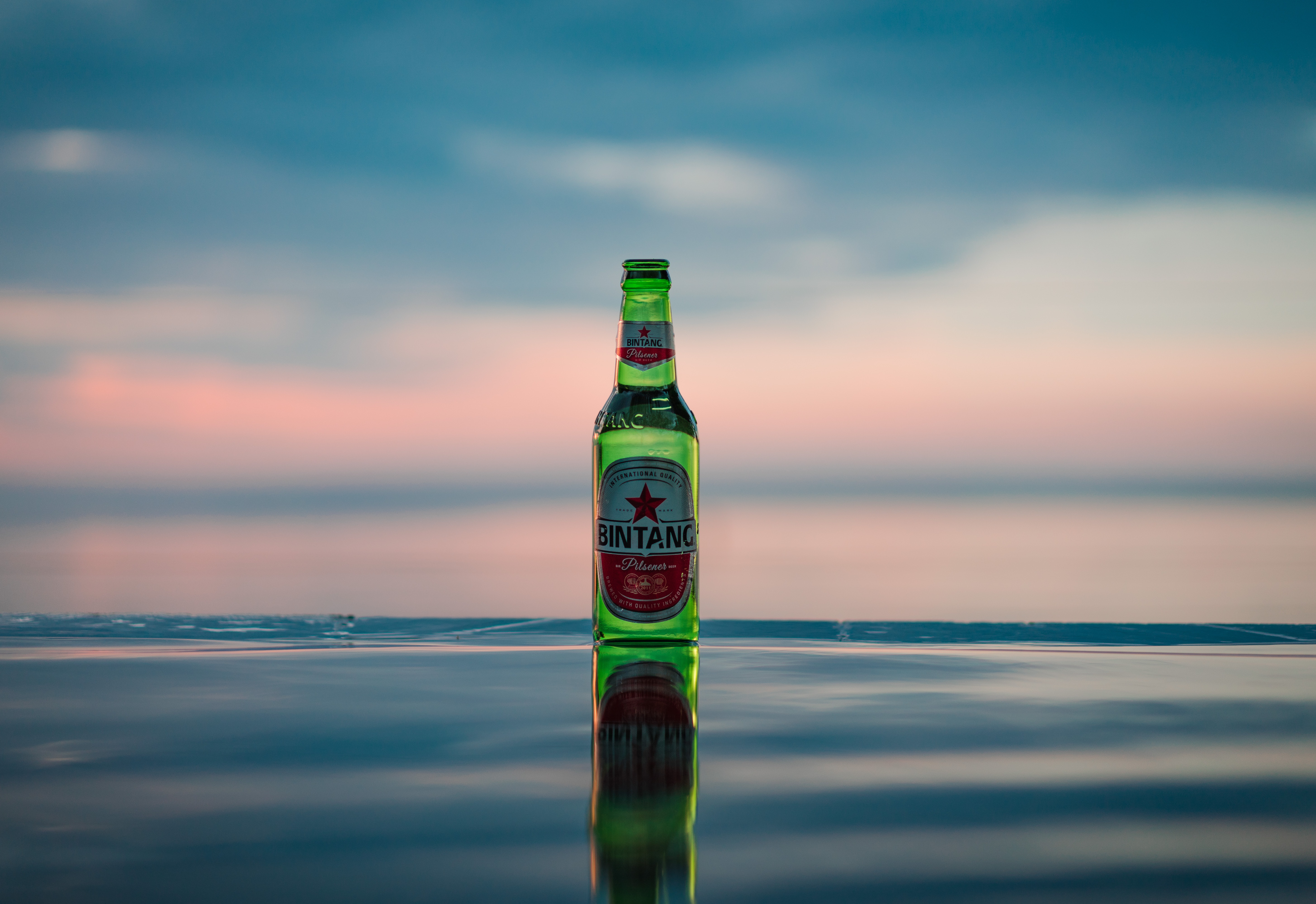 wallpaper bintang hd, liqueur, bottle, water, drink, distilled beverage, alcoholic beverage, sky, ocean, glass bottle, liquid