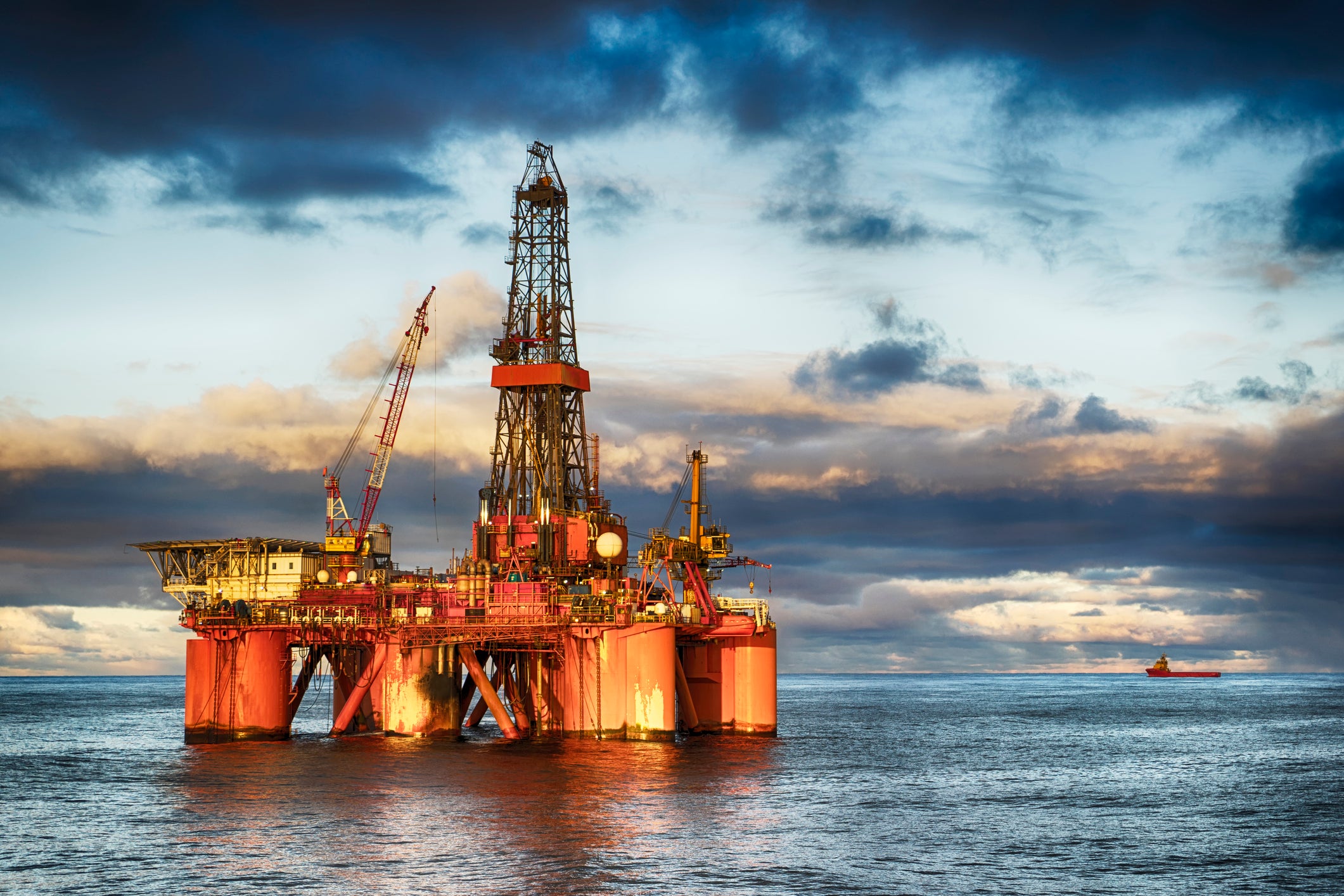 An Offshore Drilling Rig In The Ocean At Dusk Mobil Oil Drilling HD Wallpaper