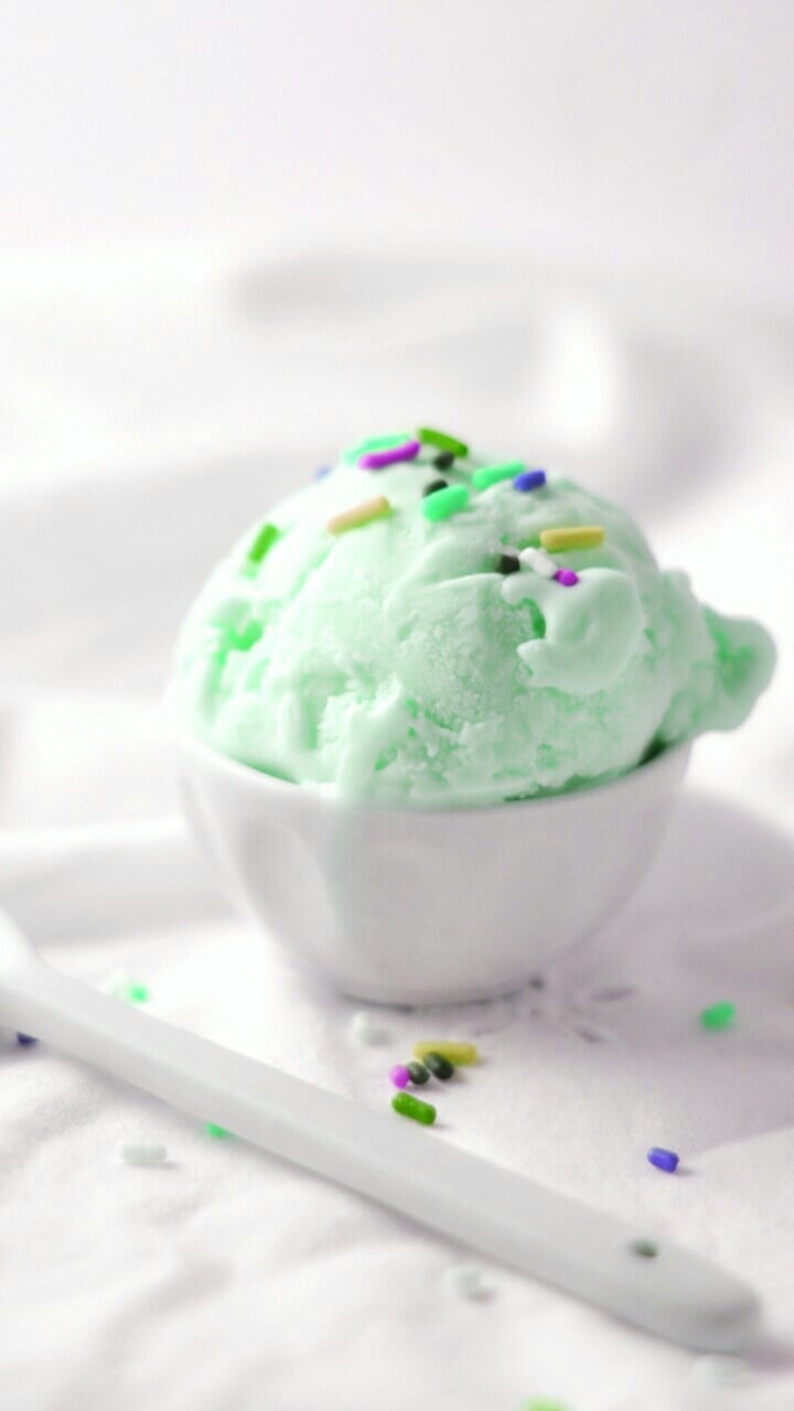 background, decor, decoration, delicious, design, dessert, food, ice, ice cream, mint, pastel, style, sugar, sweet, sweets, wallpaper, wallpaper, we heart it, wallpaper iphone, mint ice cream, pastel color, beautiful food, pastel food