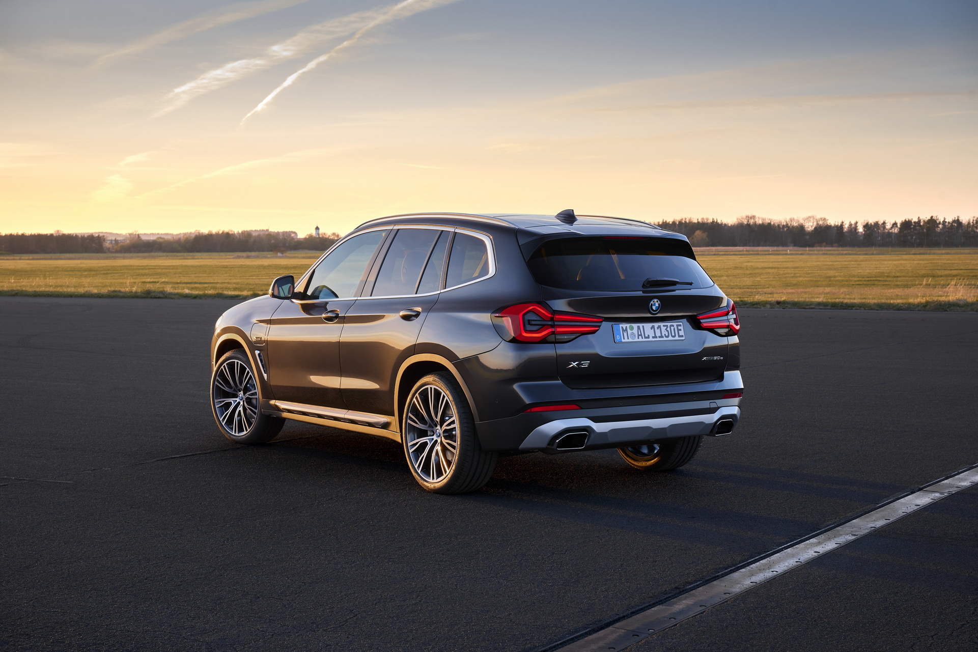 2022 BMW X3 XDrive 30e Three Quarter Wallpaper