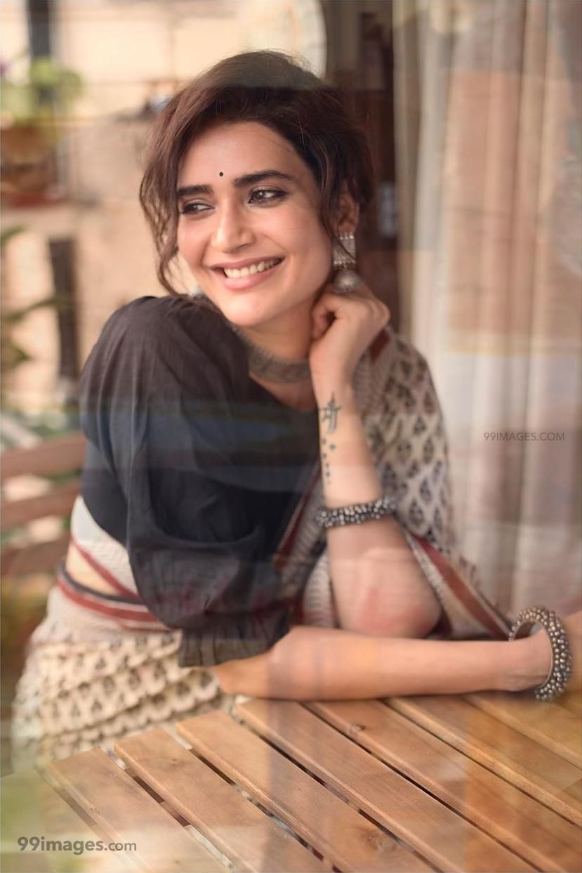 Karishma Tanna HD Wallpaper (Desktop Background / Android / iPhone) (1080p, 4k) (829x1243)