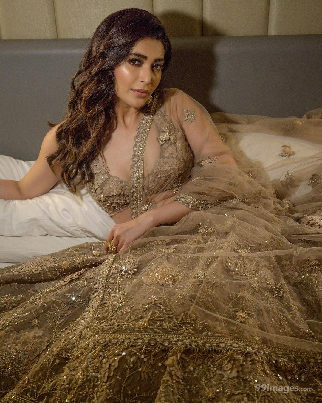 Karishma Tanna Hot HD Photo & Mobile Wallpaper (1080p) (png / jpg)