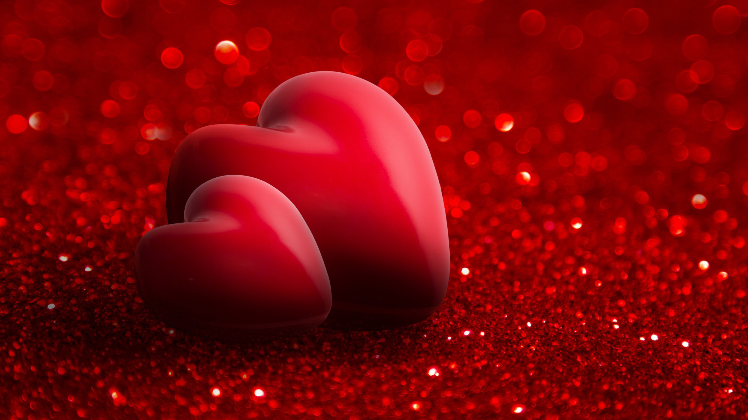Small Big Hearts On Glittering Beads HD Valentines Wallpaper