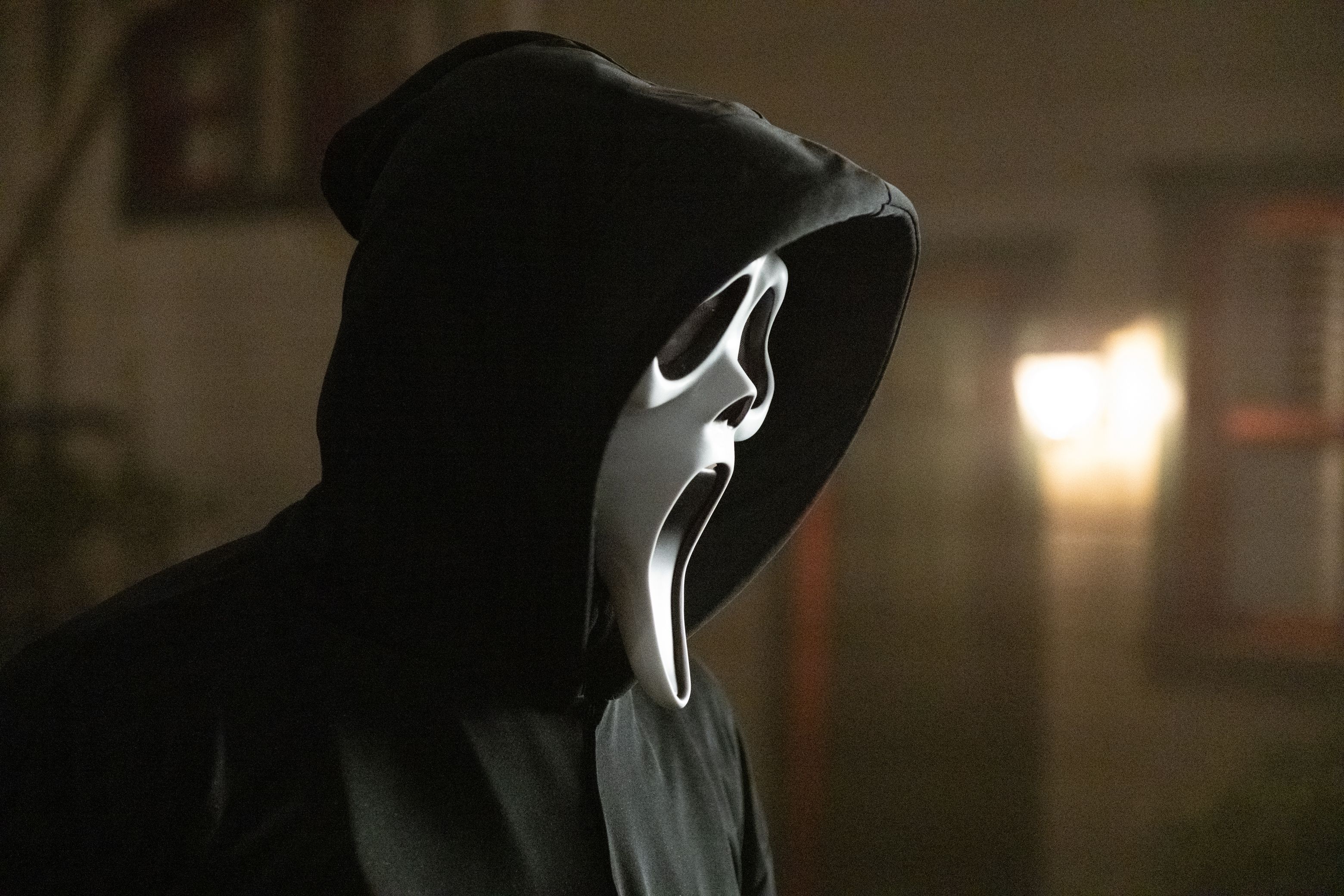 Scream 5 Image Highlight New and Returning Cast Members