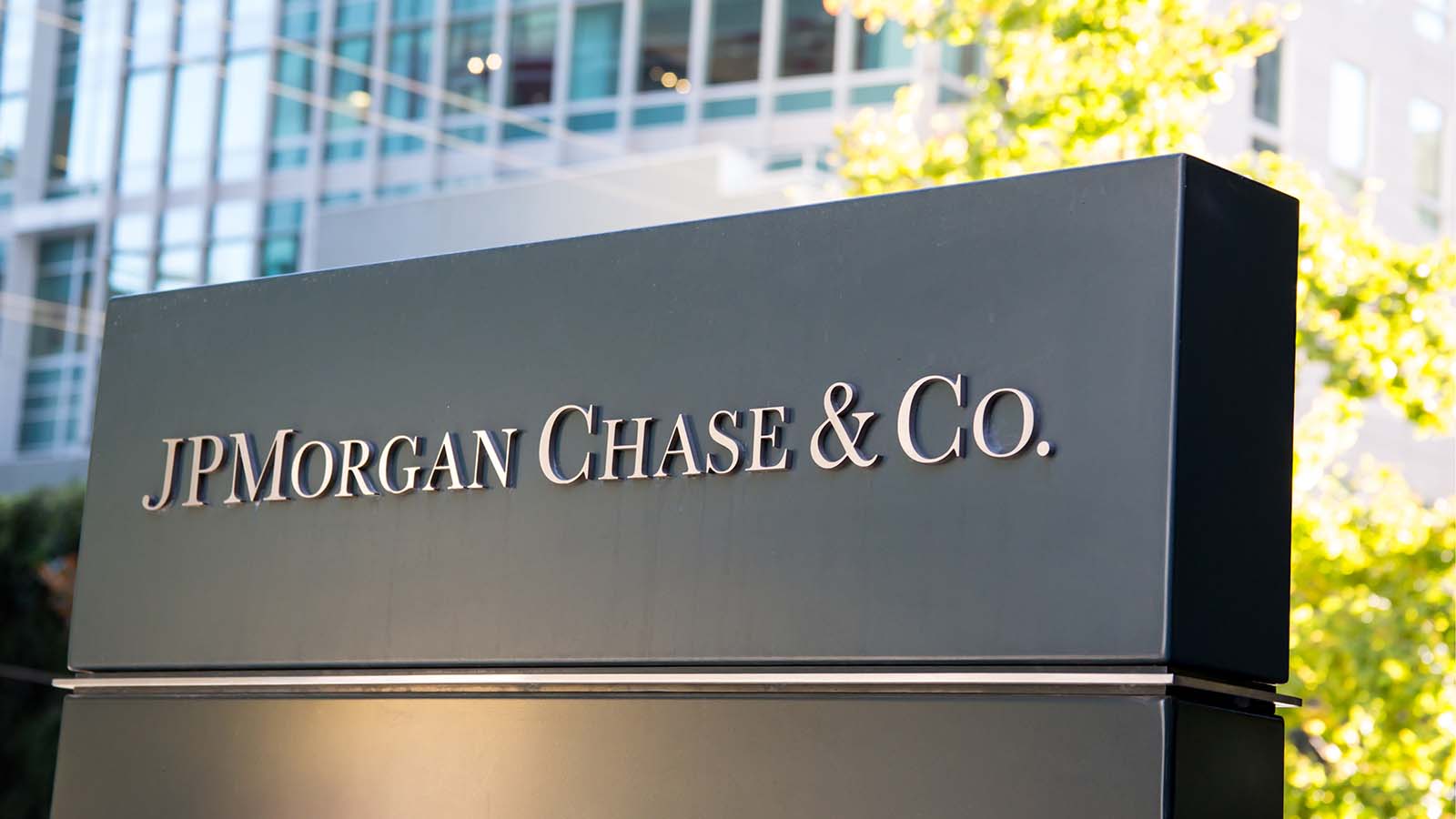 JPM Stock: JPMorgan Chase Risks Being Left Behind in a Fintech World