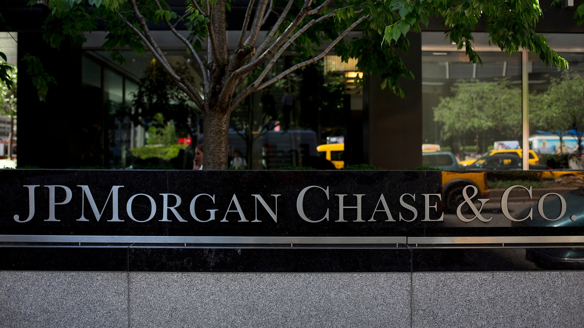 CFTC Awards JPMorgan Whistle Blower $30 Million