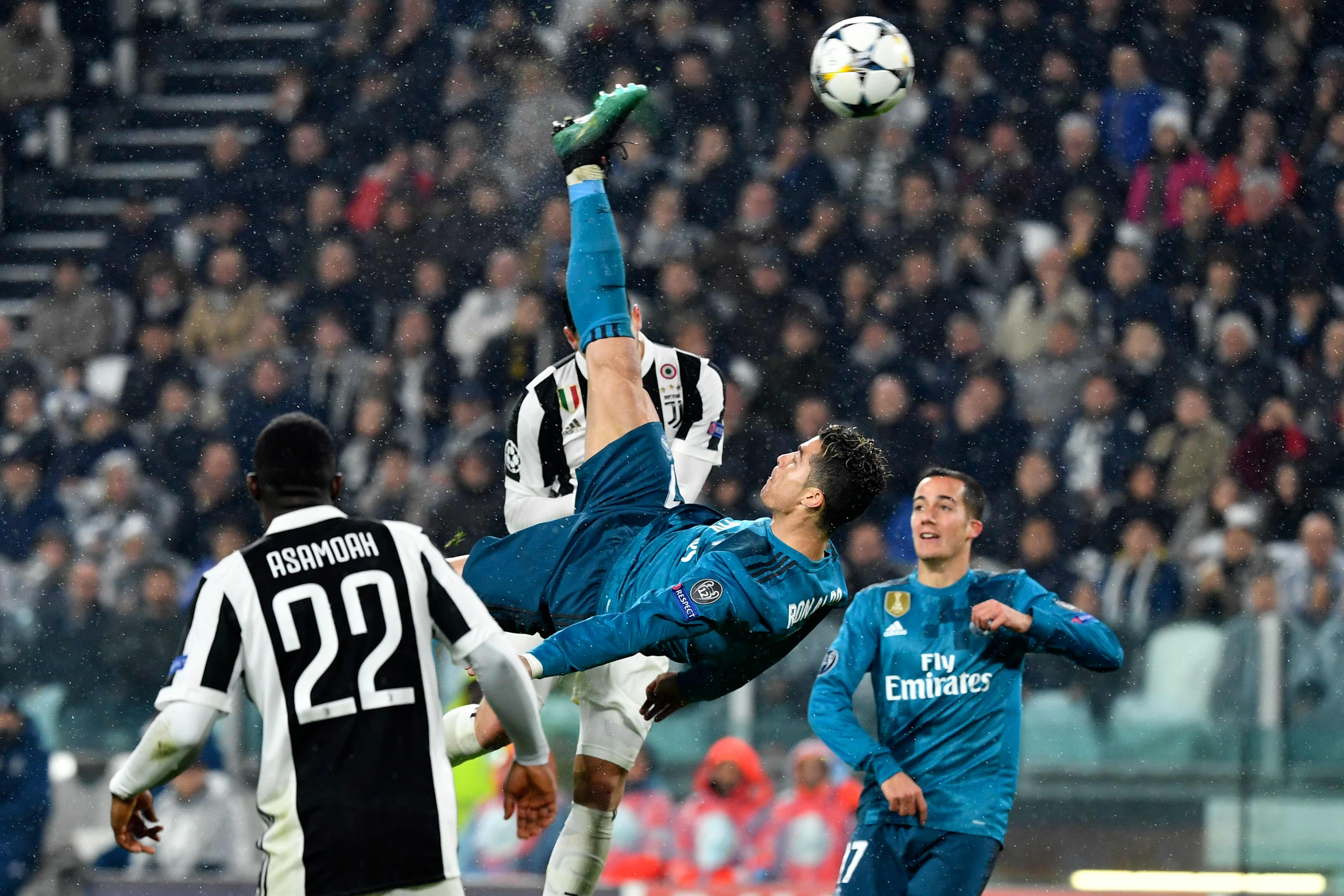 Incredible Photo Of Cristiano Ronaldo's Stunning Bicycle Kick Goal