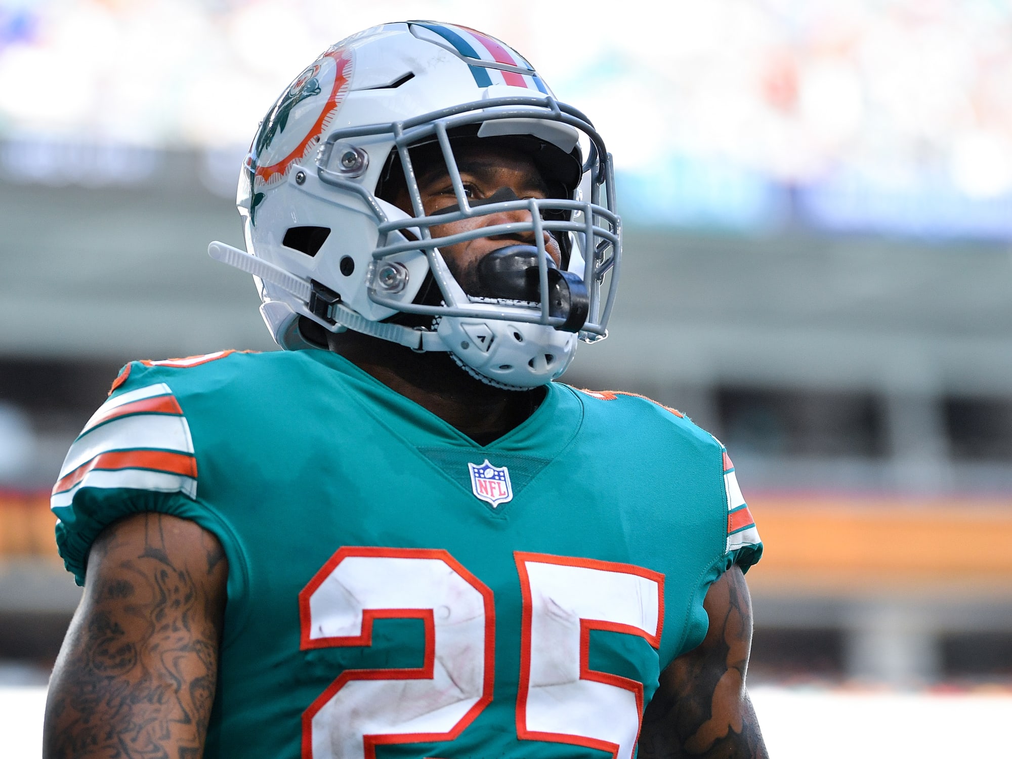 Download Xavien Howard Miami Dolphins Player Wallpaper