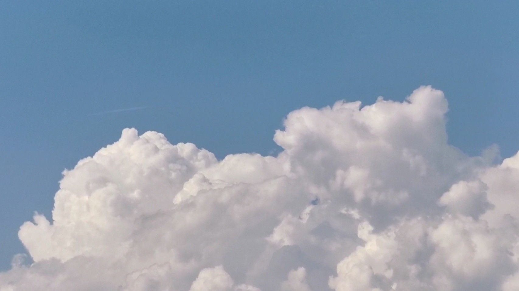 Aesthetic Blue Sky Laptop Wallpaper