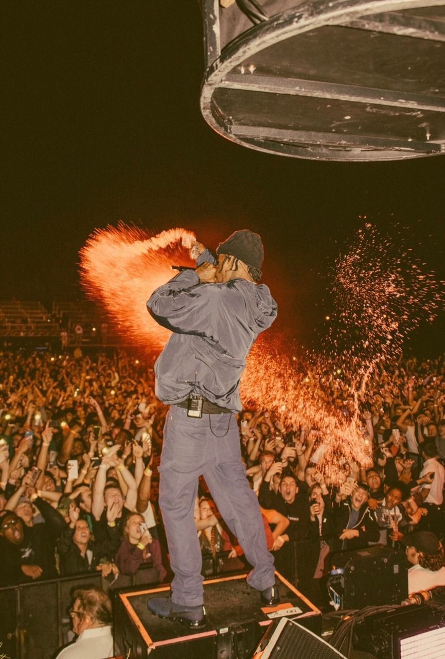 Travis Scott On Stage Wallpaper Free Travis Scott On Stage Background