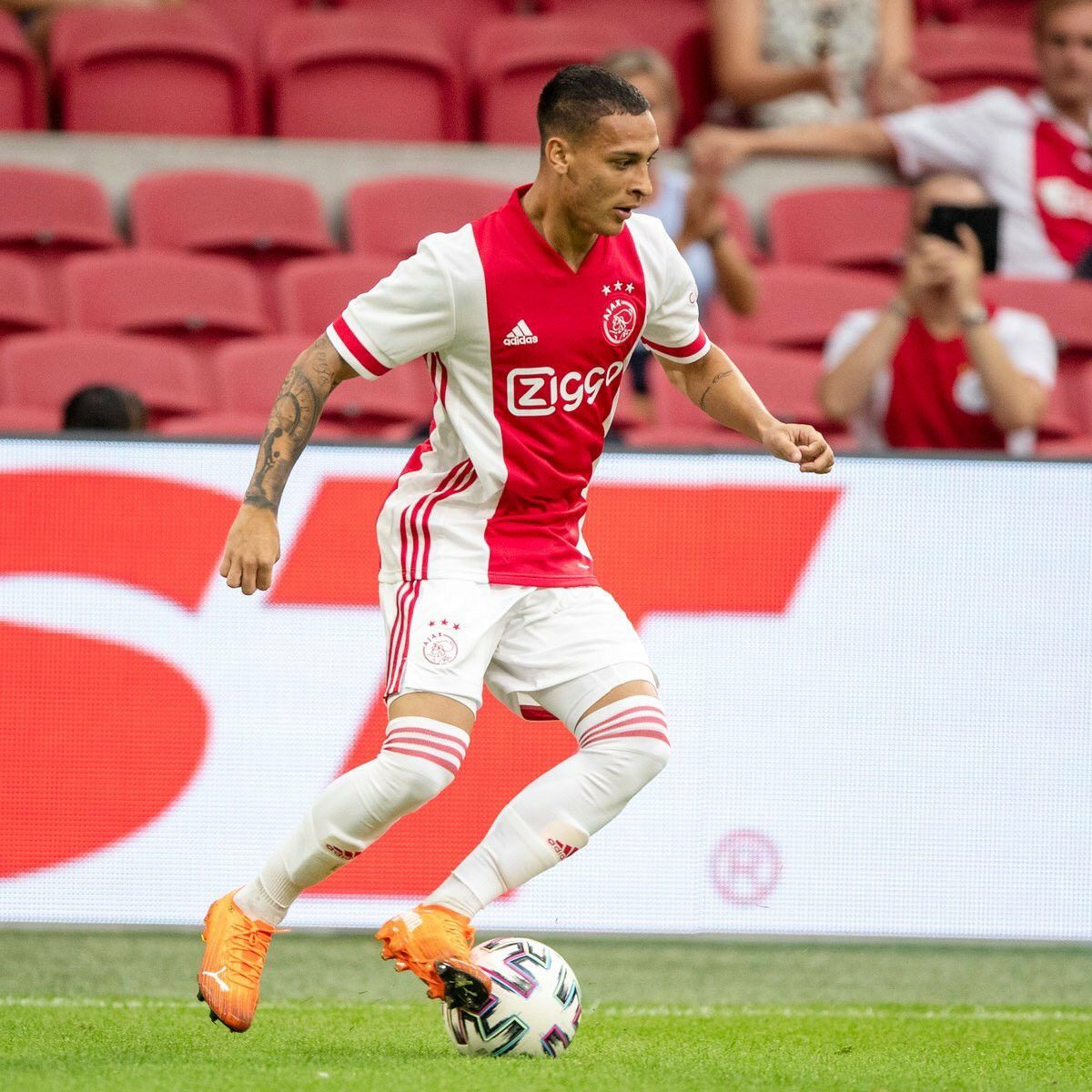 Antony. Jogadores de futebol, Futebol