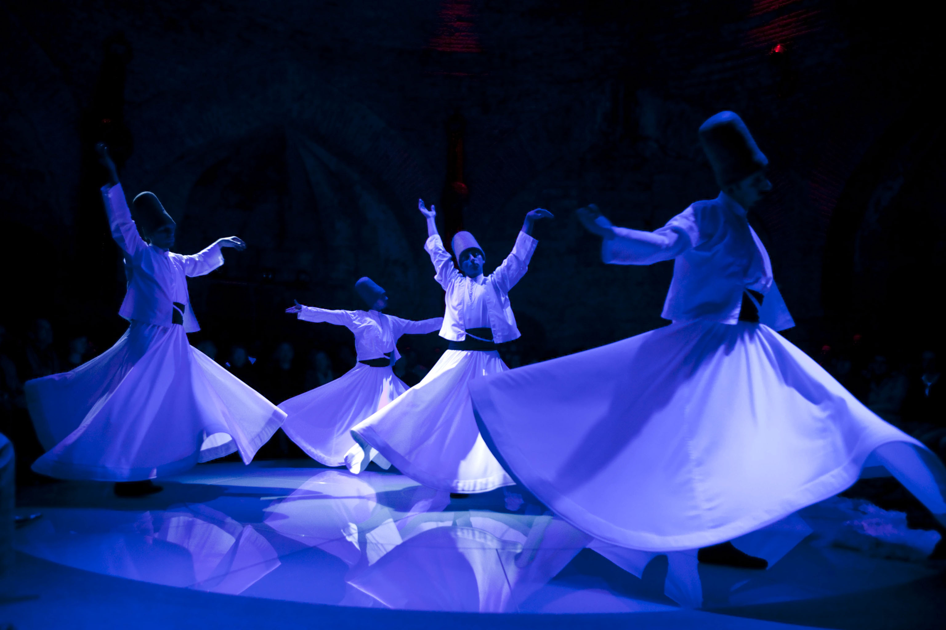 Dancing dervish. Турция танец дервишей. Танец суфийских дервишей. Танец дервишей Евпатория. Дервиши в Турции.