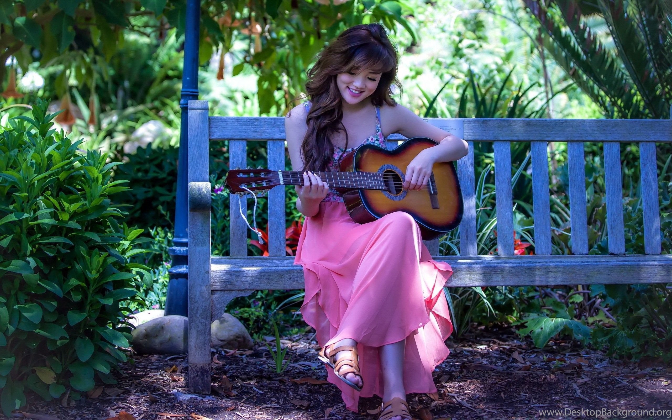 Lovely Beautiful Girl Play Violin On Bench HD Wallpaper Desktop Background