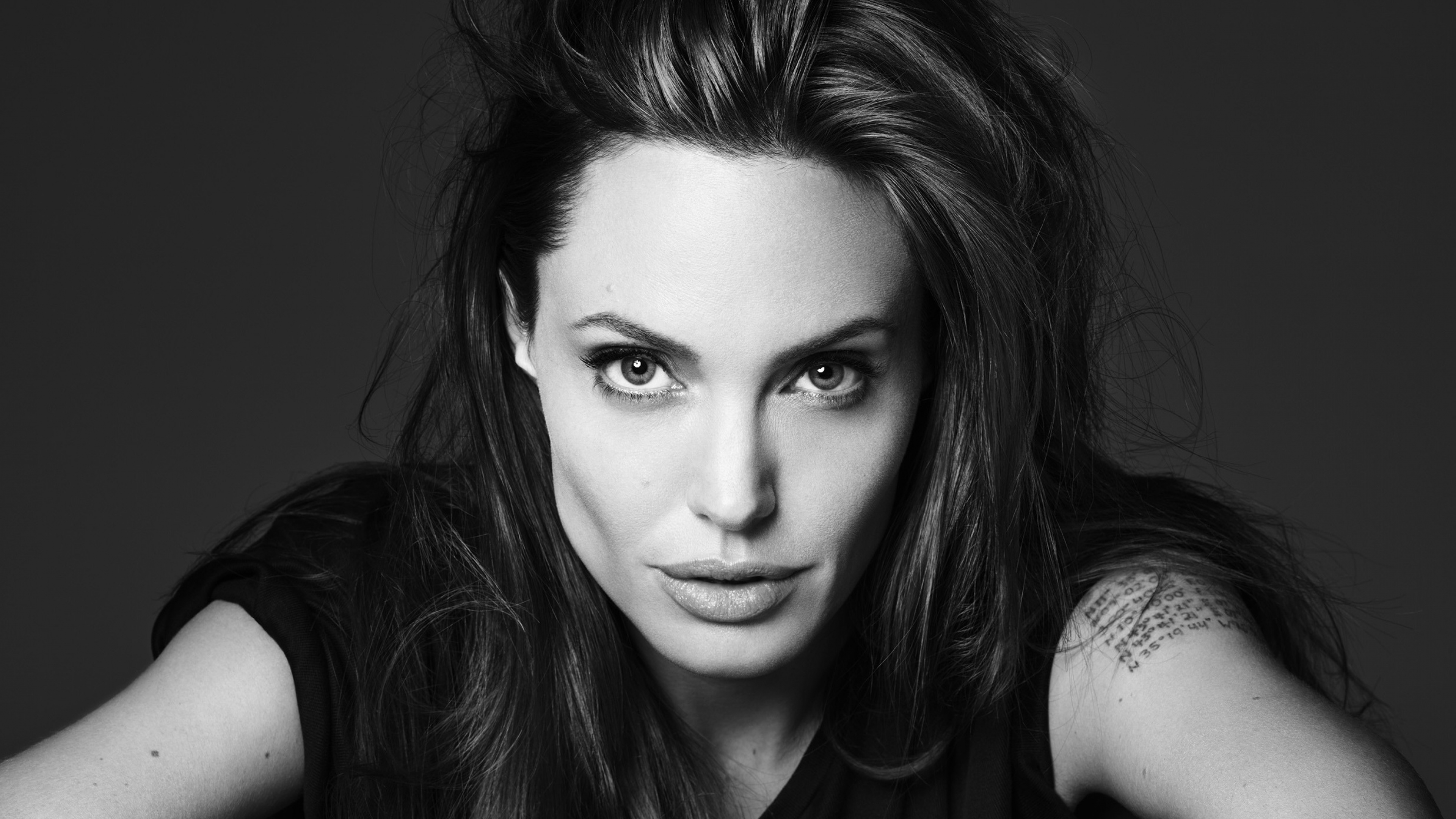 Wallpaper 4k Angelina Jolie Wallpaper