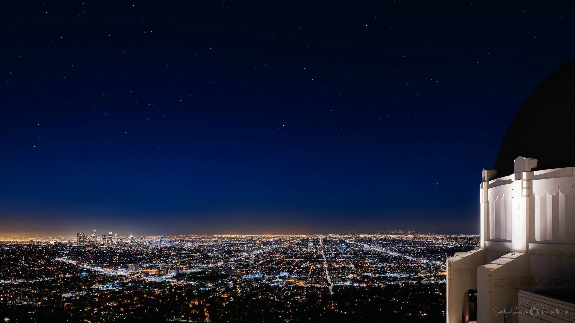 Griffith Observatory view of Los Angeles. Los angeles, Black wallpaper iphone, Geo wallpaper