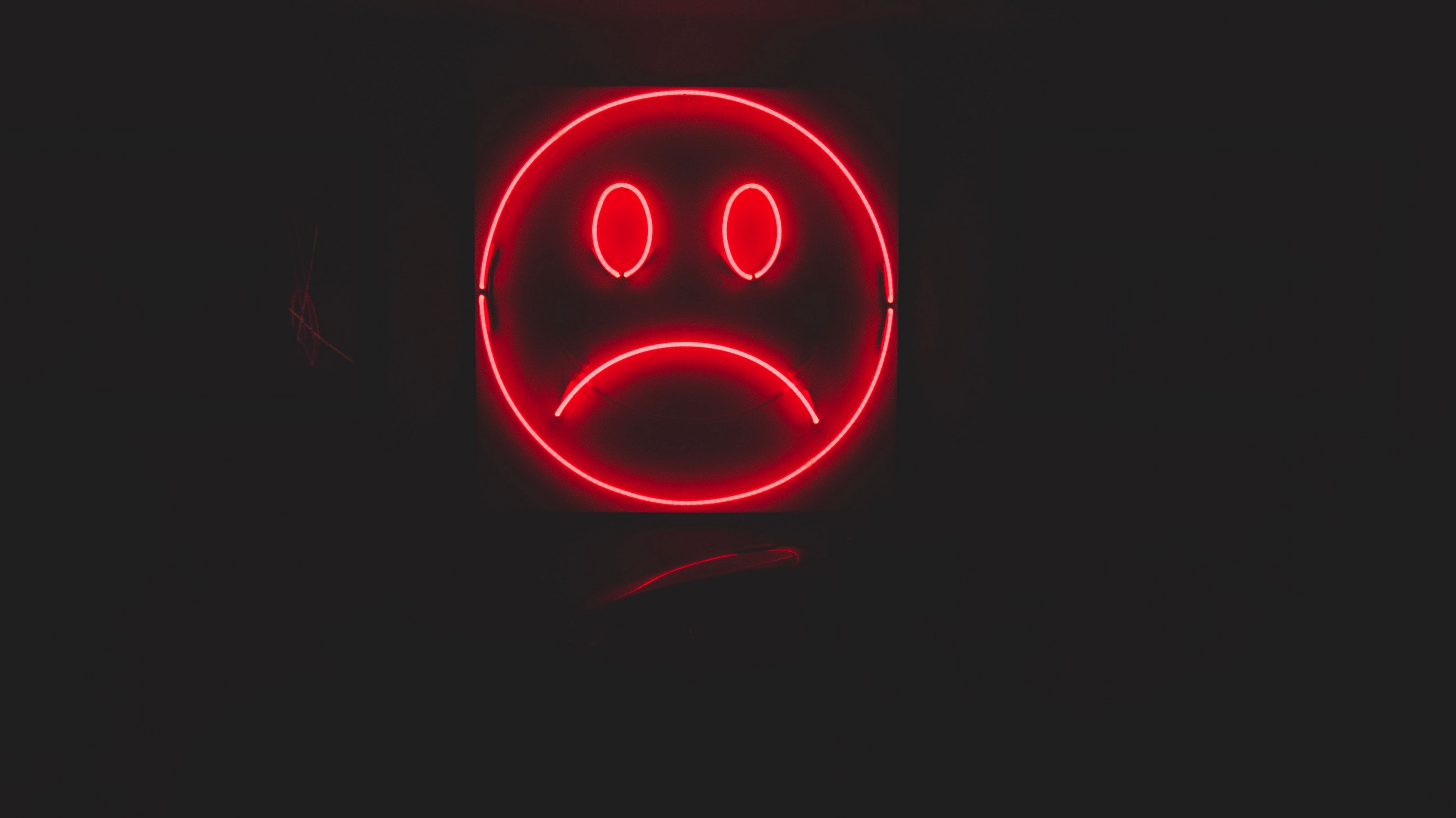 Download wallpaper 3840x2160 smile, smiley, sad, neon, red, dark 4k uhd 16:9 HD background