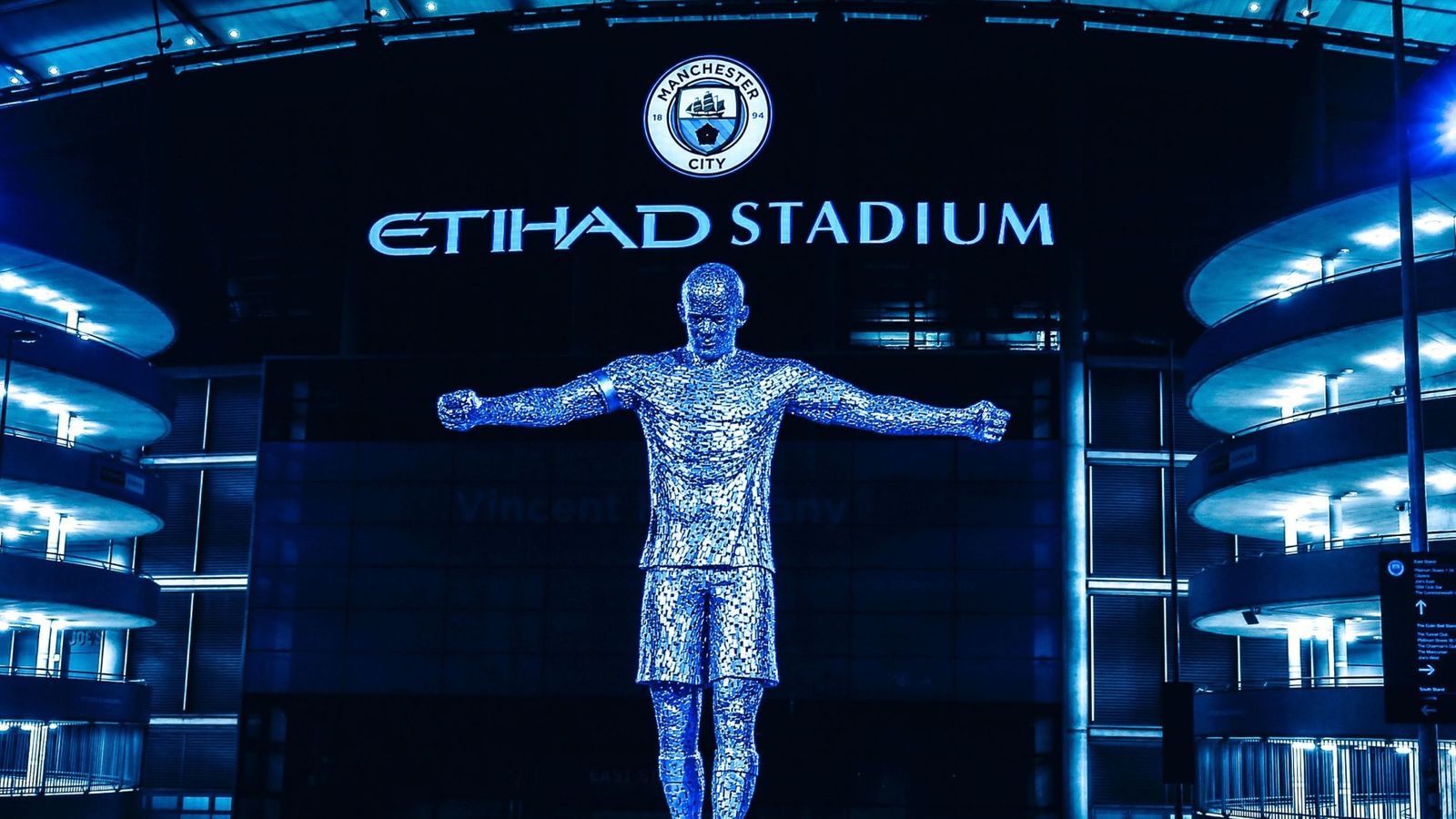Man City unveil Vincent Kompany and David Silva statues ahead of Arsenal game