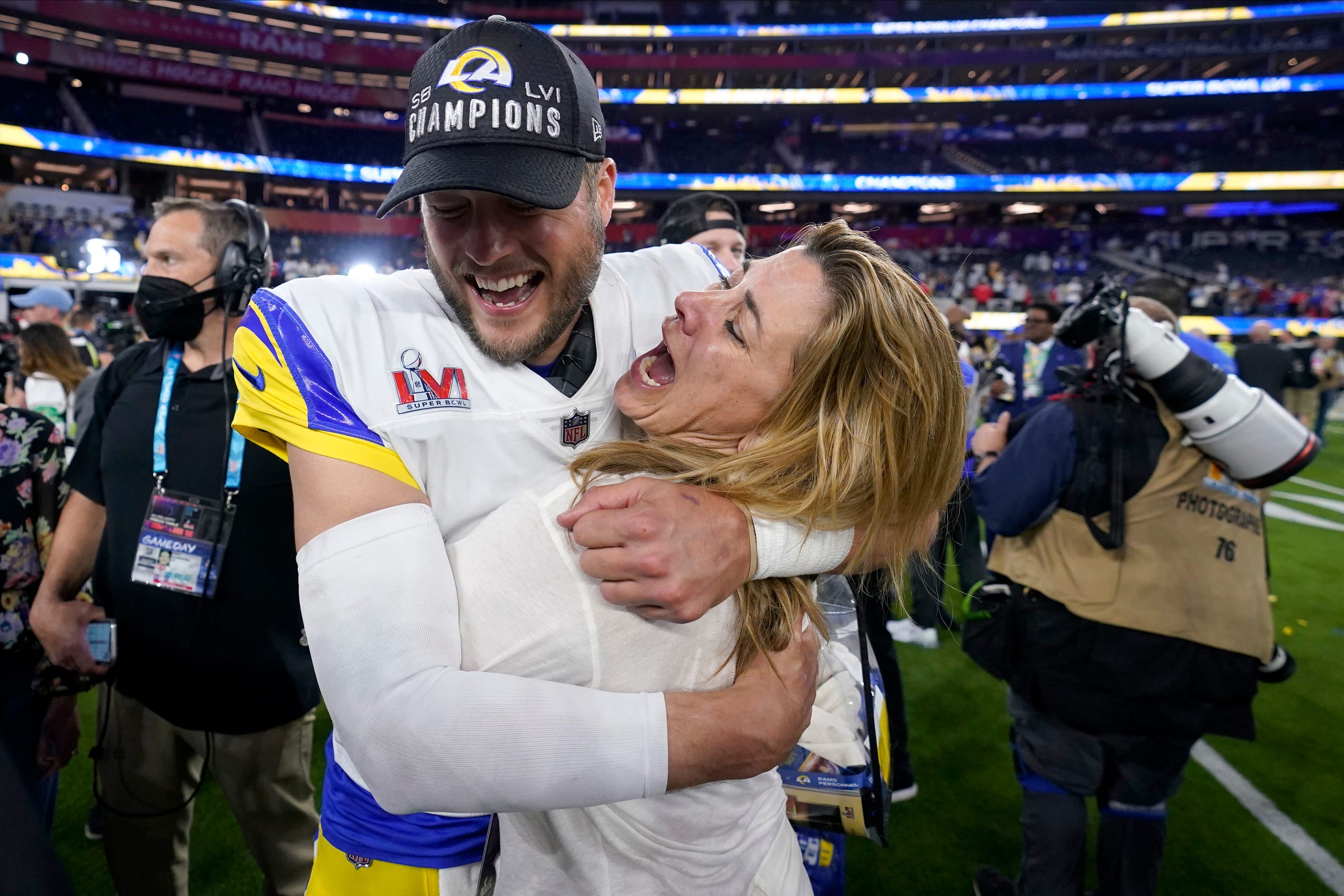 Matthew Stafford celebrates winning Super Bowl with Rams: Best photo