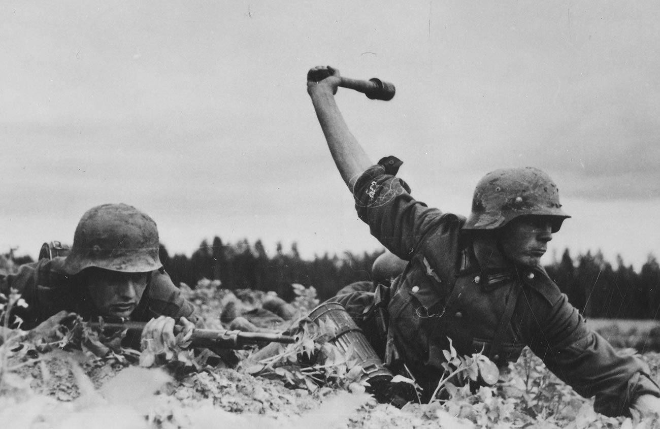 famous photo of the Eastern front during World War II