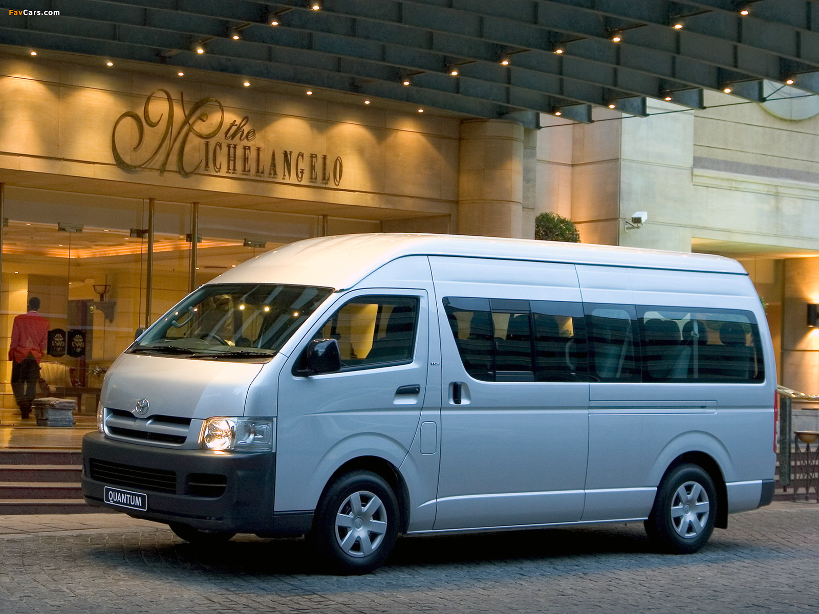 Toyota Quantum High Roof Bus 2004 photo (1600x1200)