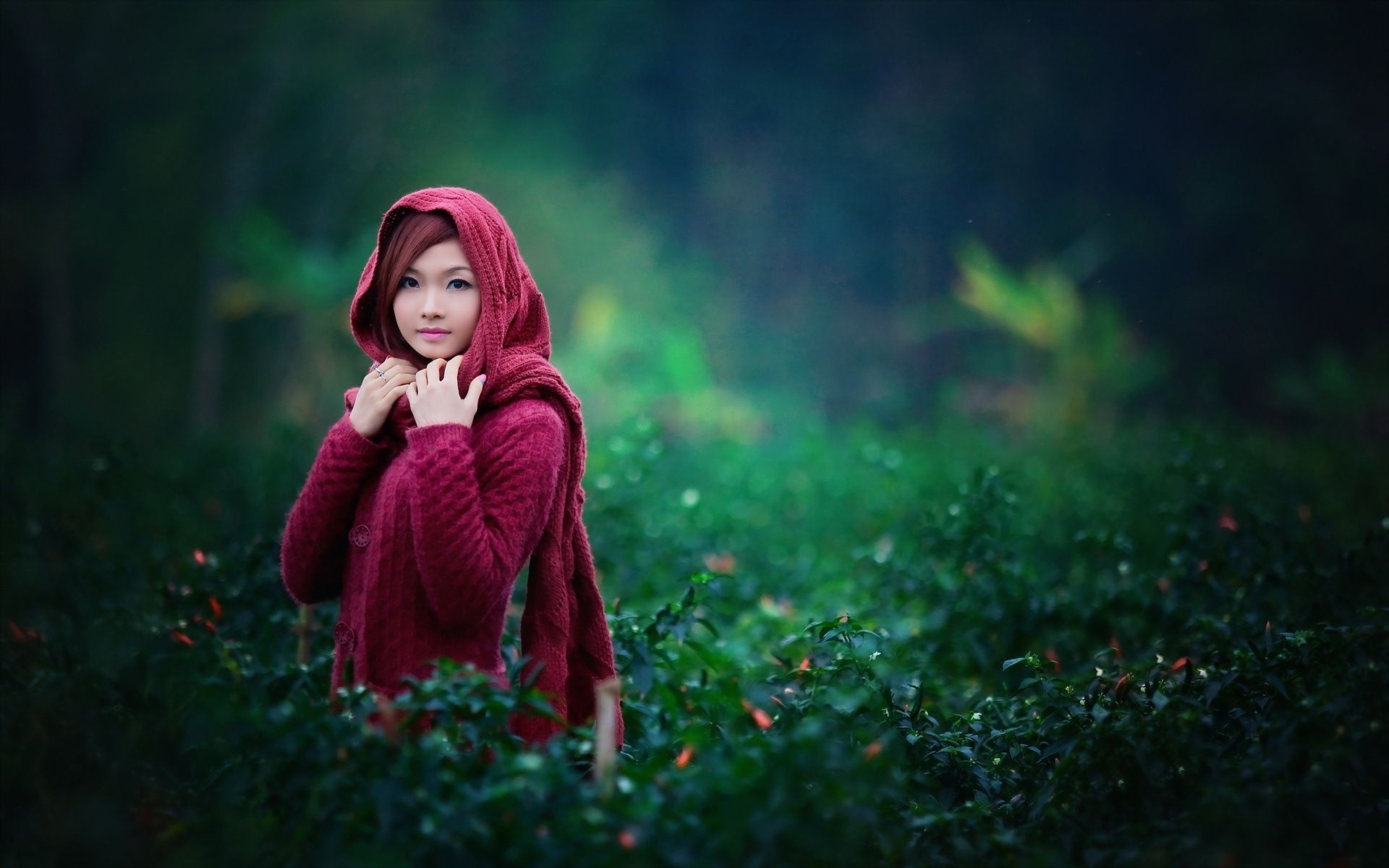 Pretty Woman in blossom spring garden outdoors HD Desktop Mobile