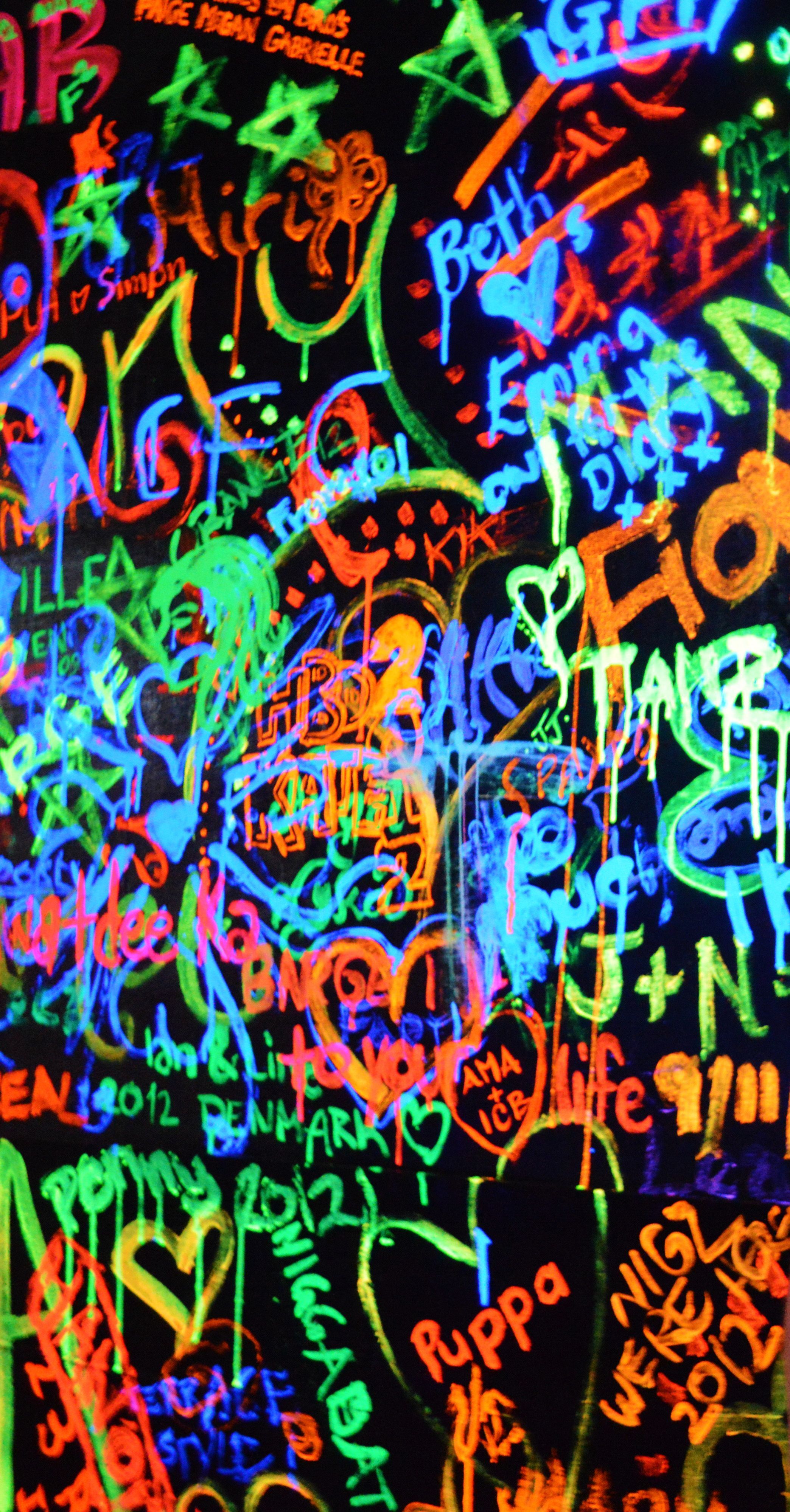 Neon Graffiti Art Wallpaper