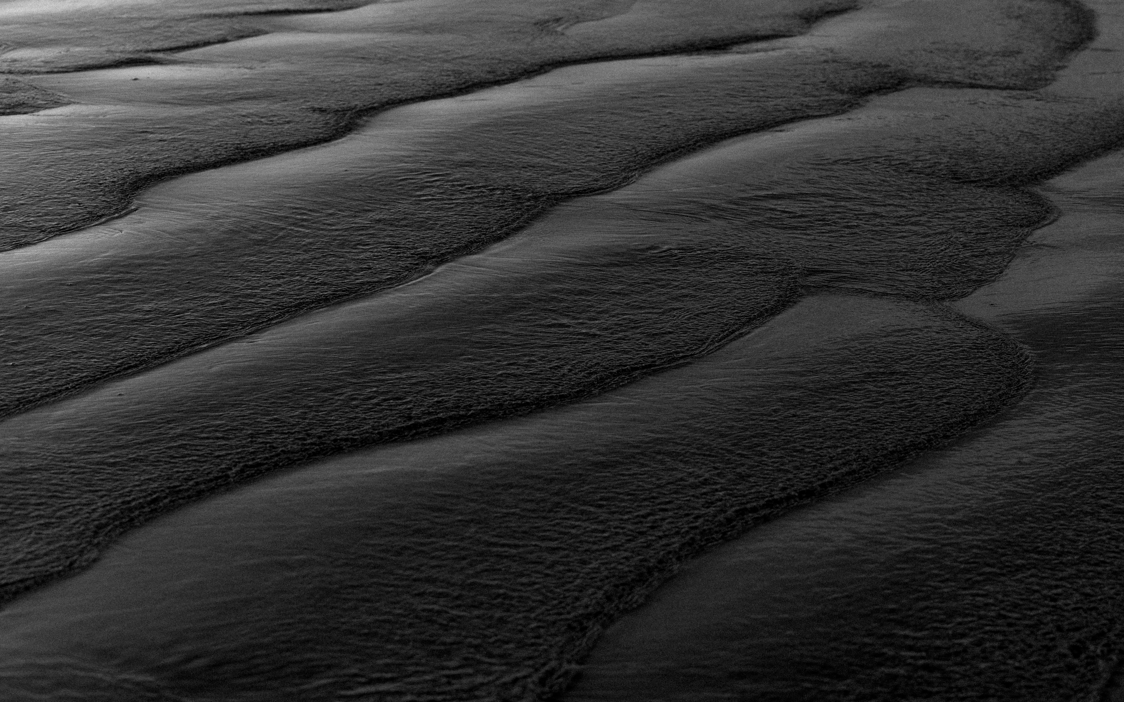 Download wallpaper 3840x2400 waves, water, bw, black, sea 4k ultra HD 16:10 HD background