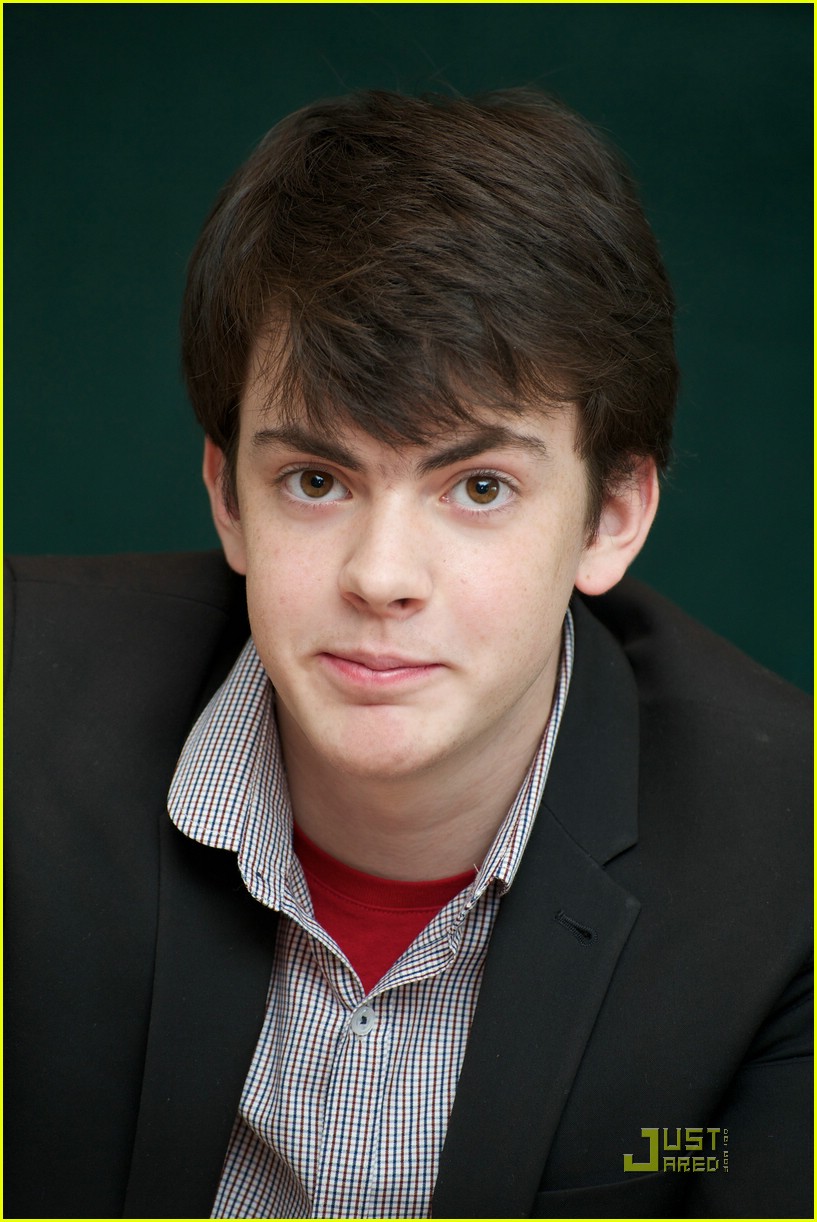 Skandar Keynes: 'Voyage of the Dawn Treader' DVD Clip!: Photo 412566. Ben Barnes, Georgie Henley, Skandar Keynes, The Chronicles of Narnia Picture. Just Jared Jr