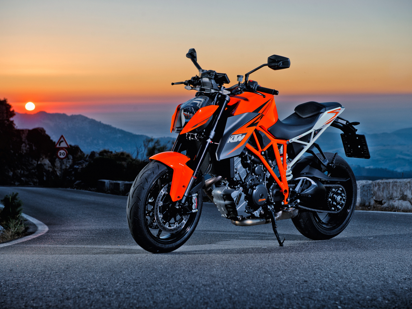 Download ktm 200 duke, sports bike 1400x1050 wallpaper, standard 4:3 fullscreen 1400x1050 HD image, background, 9449