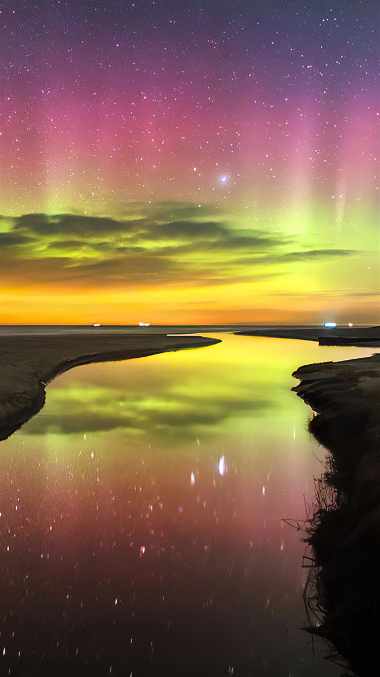 Best Northern lights iPhone 8 HD Wallpaper