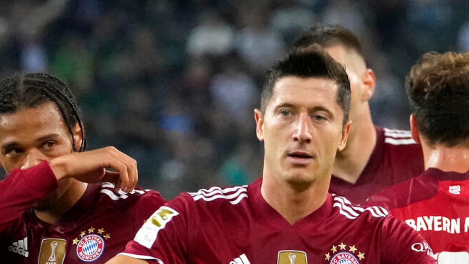Robert Lewandowski Will Miss Out on Ballon d'Or 2022 to Lionel Messi, Claims Report