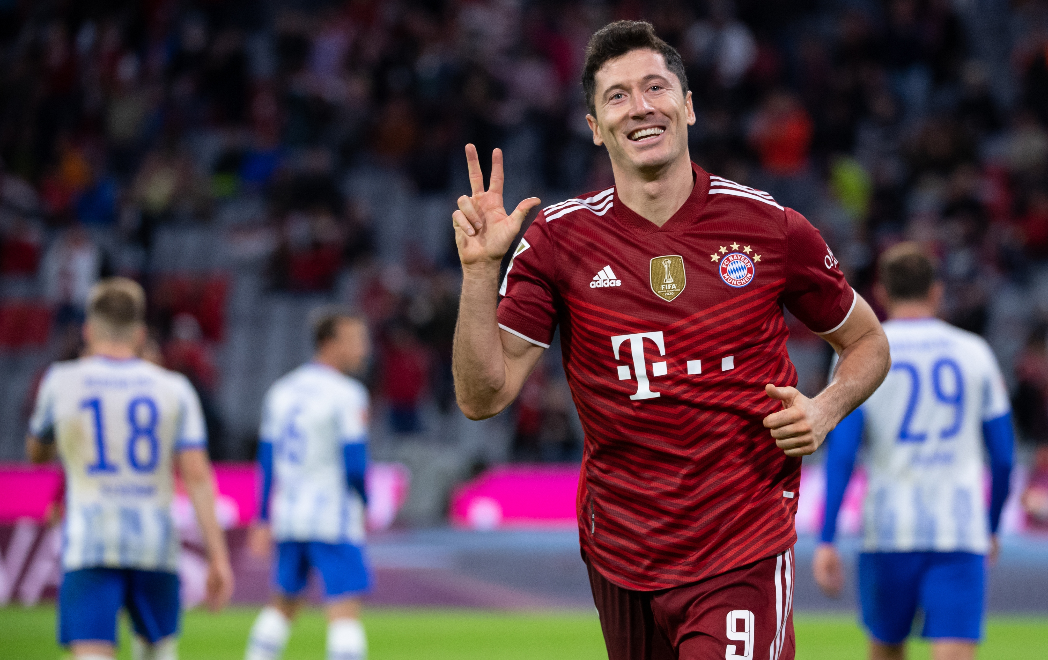 Transfer report: Robert Lewandowski bound for the Premier League, with Manchester City, Liverpool and Chelsea on alert