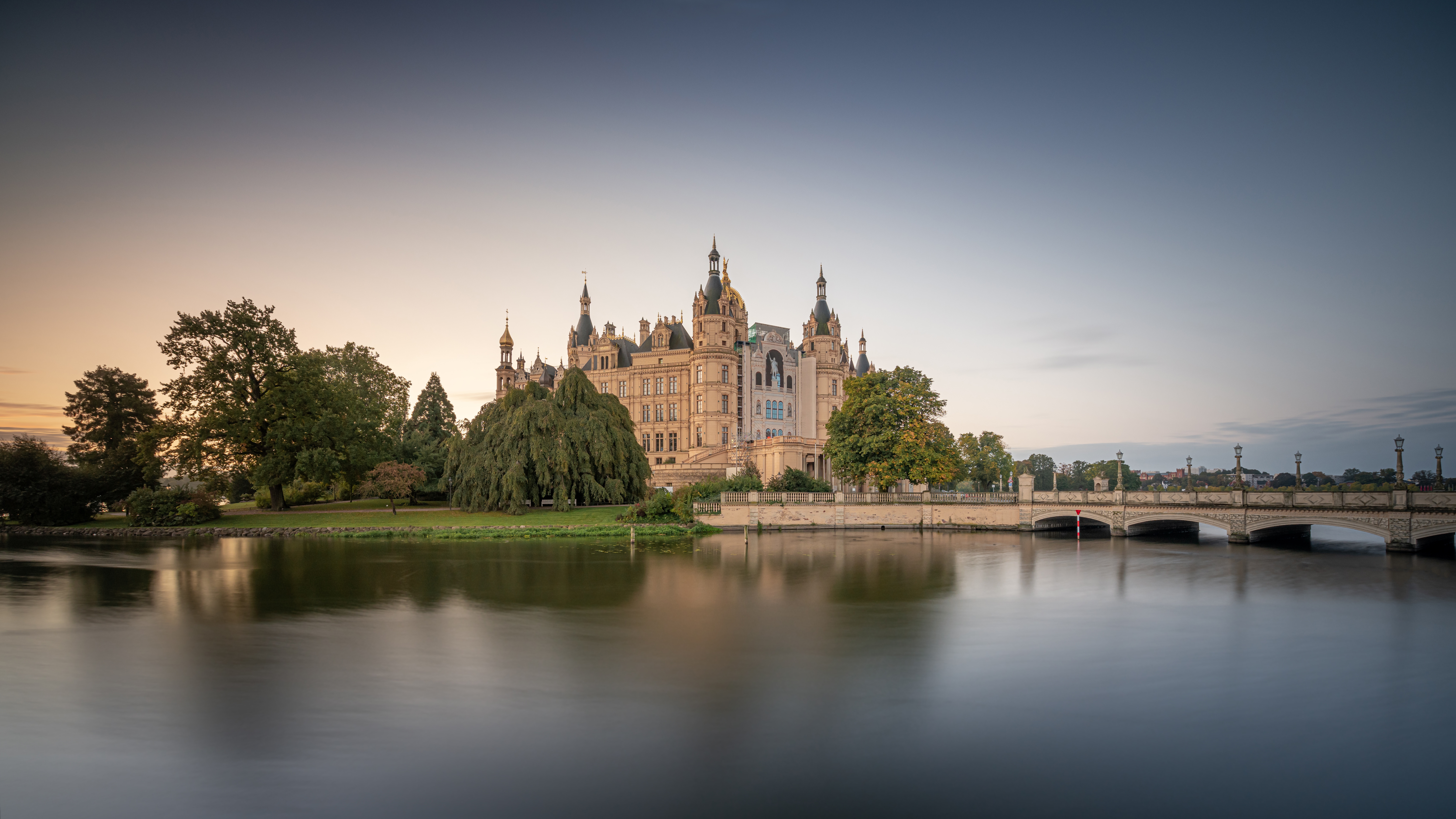 Schwerin Palace 8k Ultra HD Wallpaper, Palace, Germany, Bridge, Castle, Lake HD Wallpaper