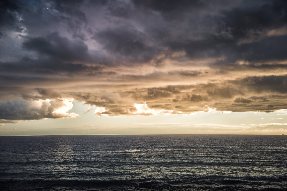 Free, Dark stormy sea with a dramatic cloudy sky. slon.pics and illustrations