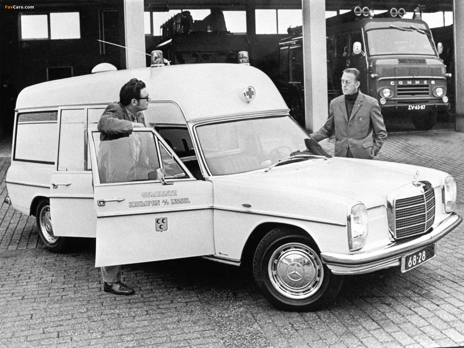 Mercedes Benz 220 D 8 Ambulance By Visser (VF115) 1968–73 Wallpaper (1600x1200)