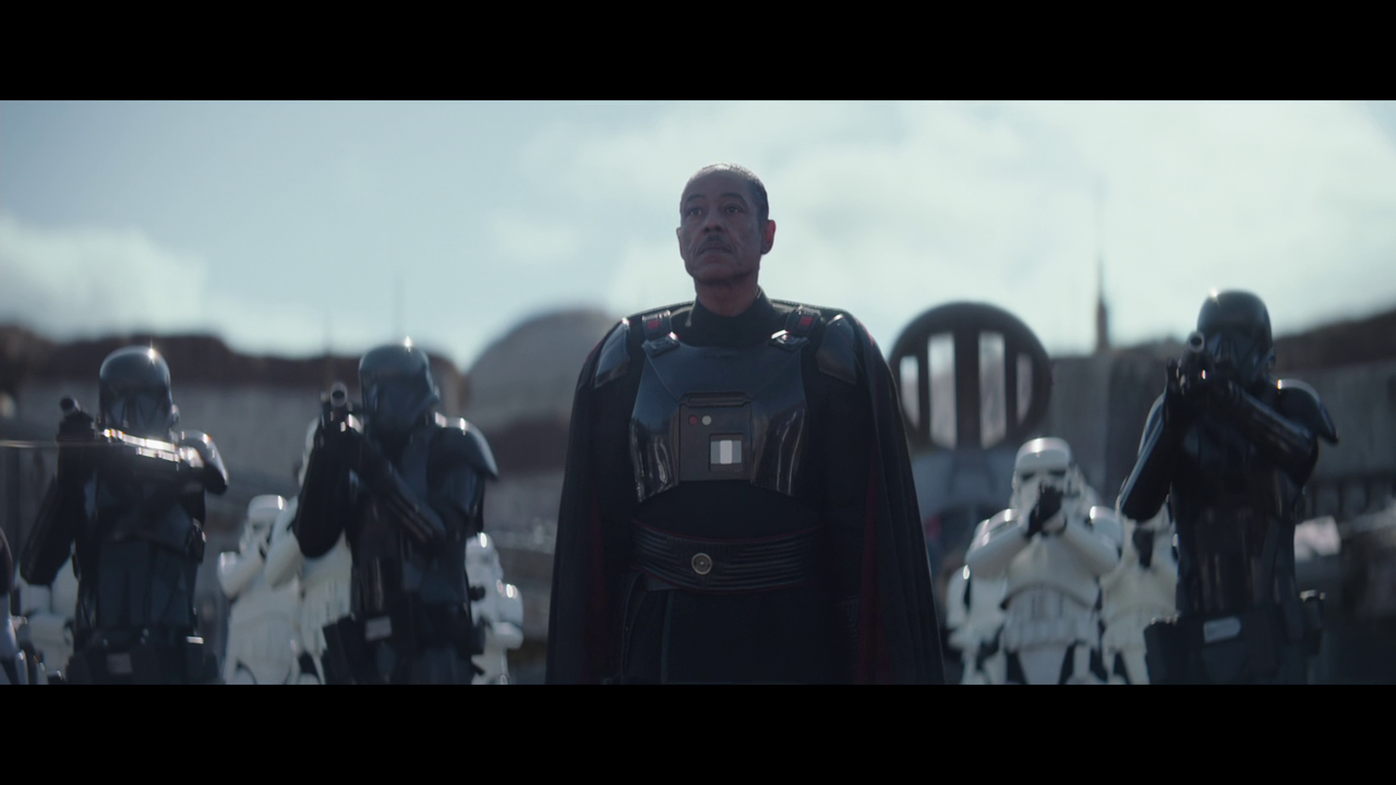 Do any image exist of Moff Gideon's combat helmet? Fiction & Fantasy Stack Exchange