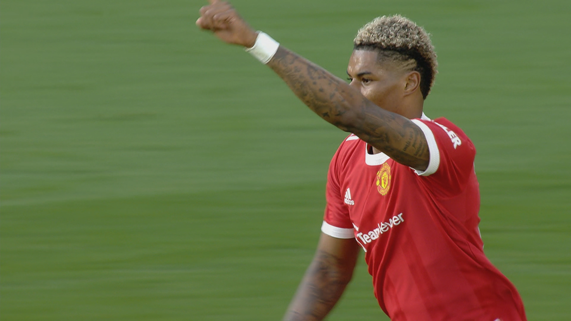 Marcus Rashford slams in Manchester United equalizer v. Leicester City