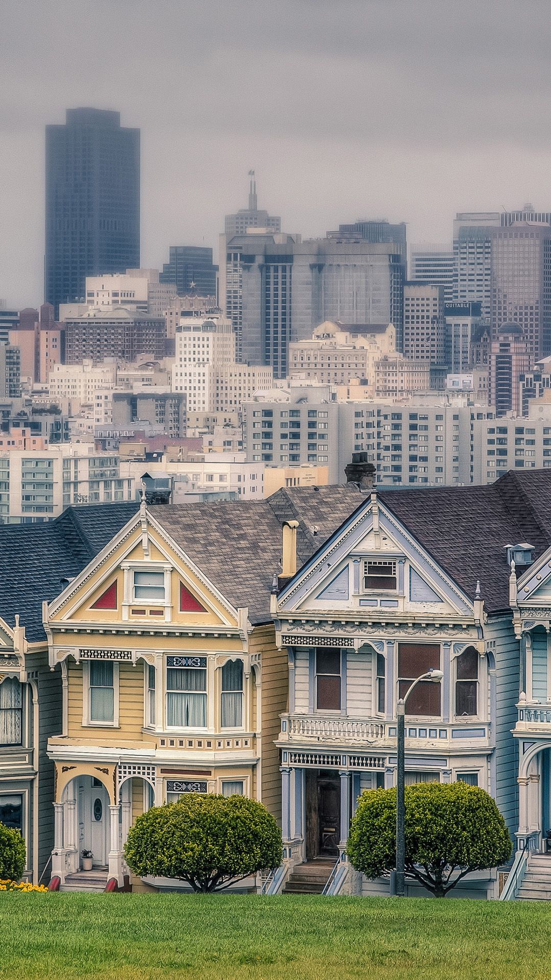 Victorian Houses In Alamo Square San Francisco California US. Victorian homes, Alamo square, San francisco houses