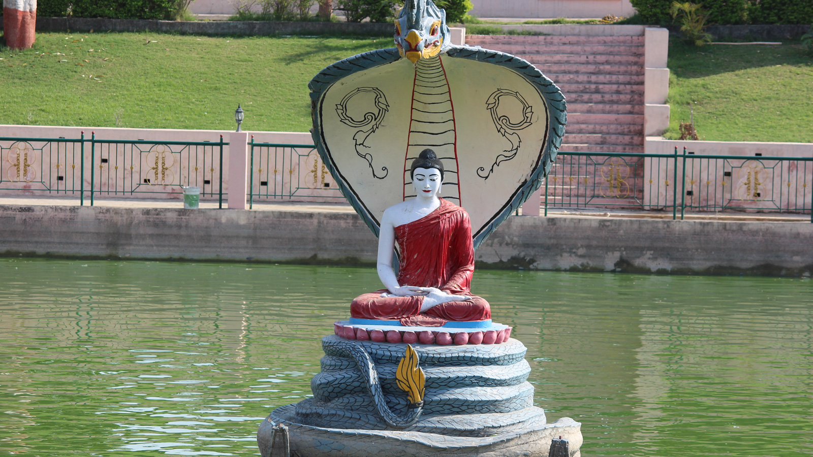 MUCHALINDA LAKE Photo, Image and Wallpaper, HD Image, Near