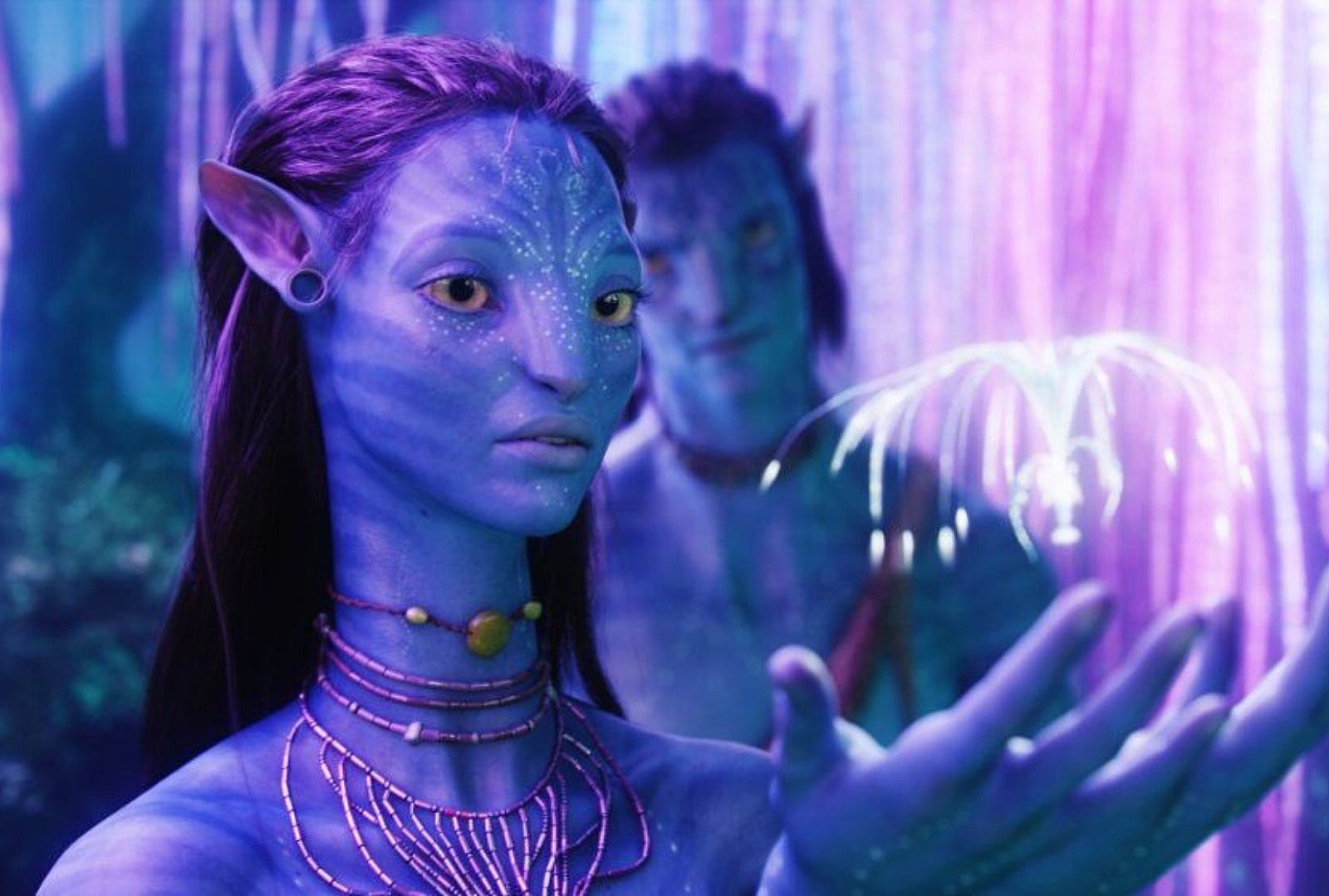 New 'Avatar 2' Set Photo Show James Cameron Directing Poolside
