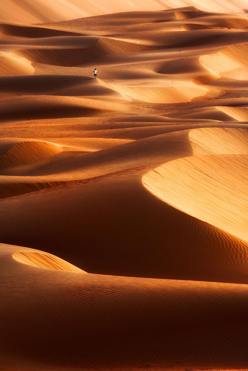 Sea of sand: Beautiful photo of Dubai's deserts