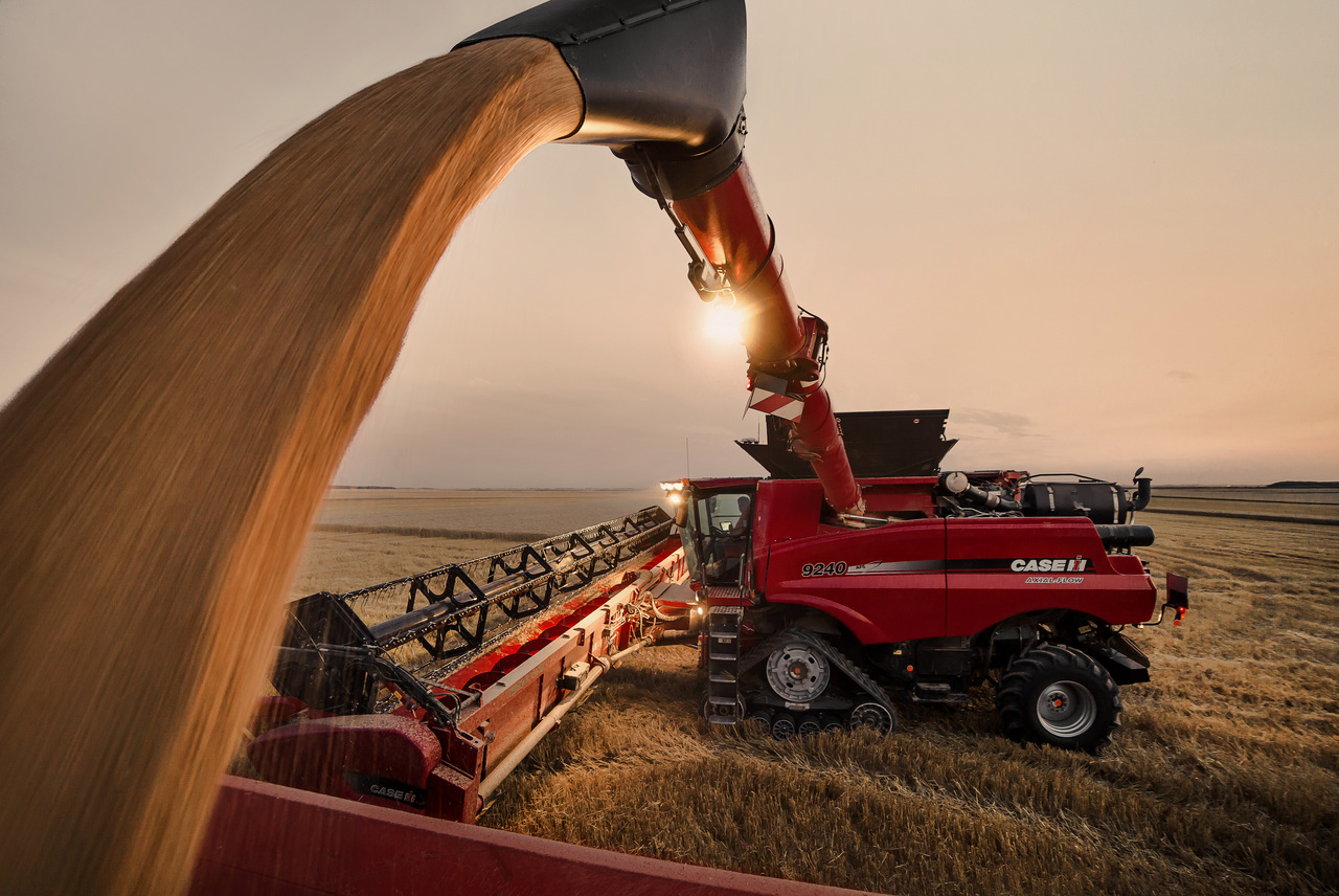 Exploring Case IH's 2015 Axial Flow 240 Combine Series