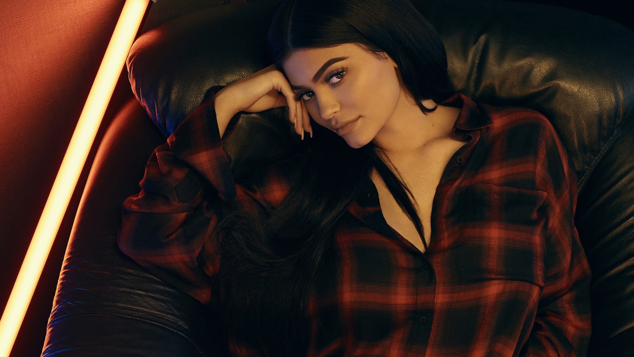 Kylie Jenner Beauty HD Wallpaper