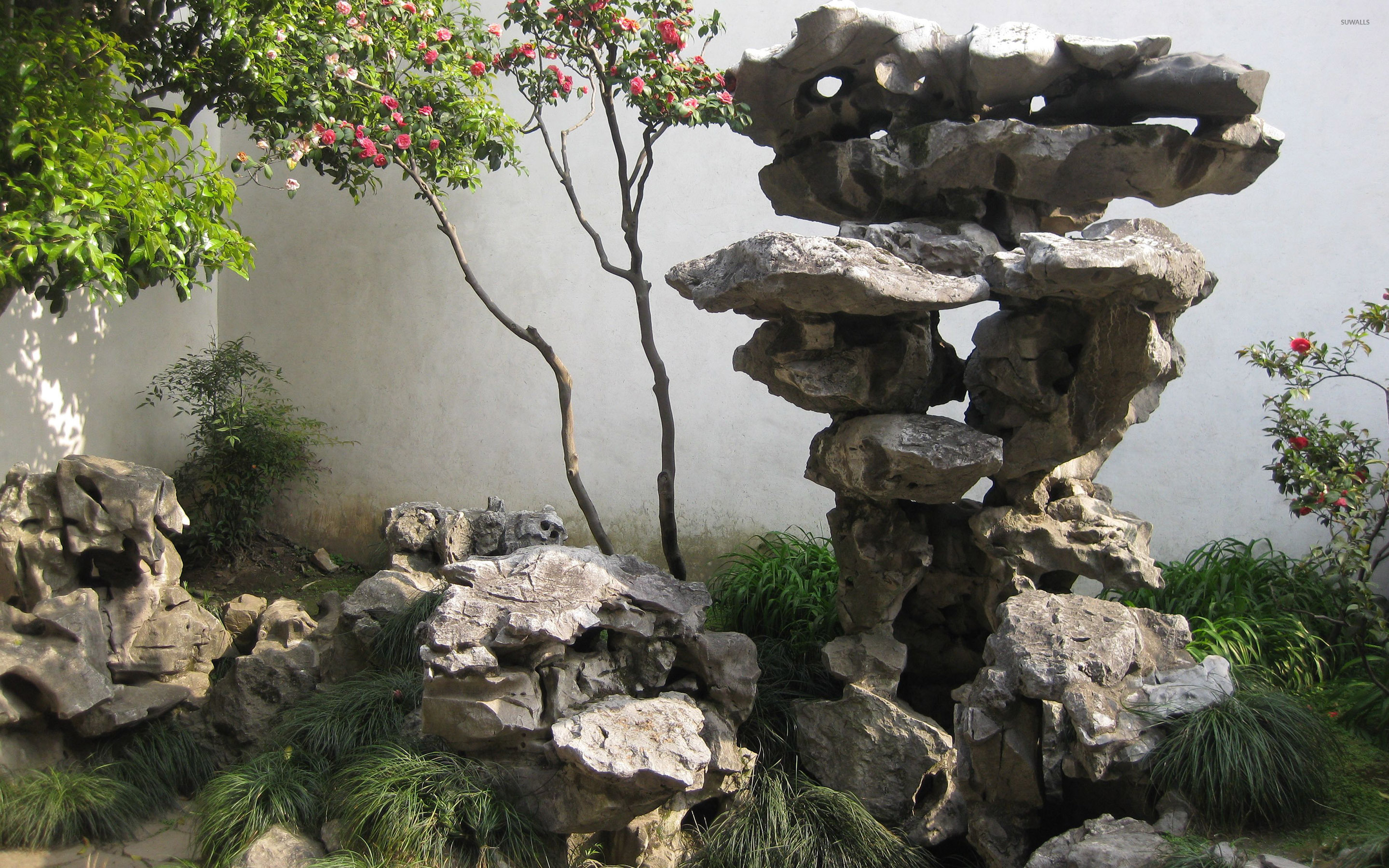 Rocky sculpture in the garden wallpaper wallpaper
