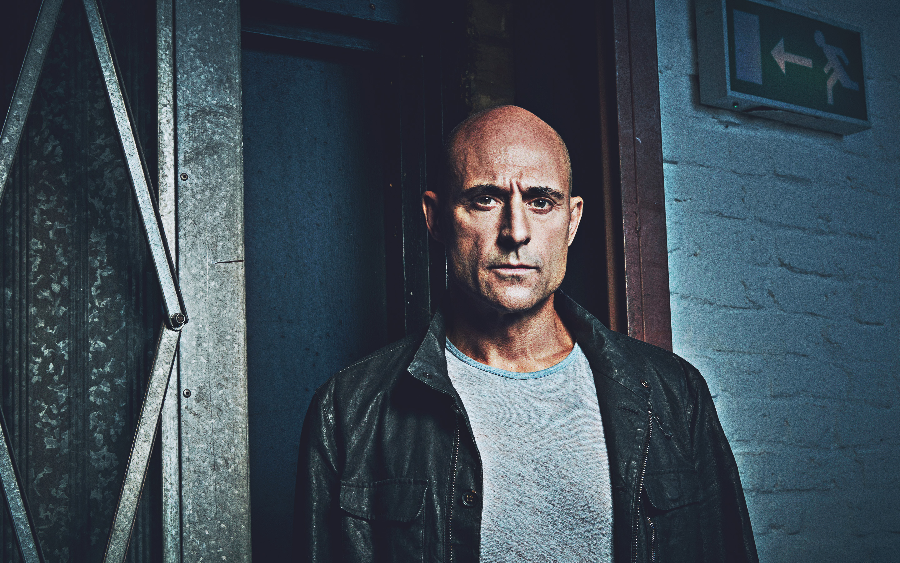 Download wallpaper Mark Strong, british actor, movie stars, british celebrity, Mark Strong photohoot for desktop with resolution 2880x1800. High Quality HD picture wallpaper