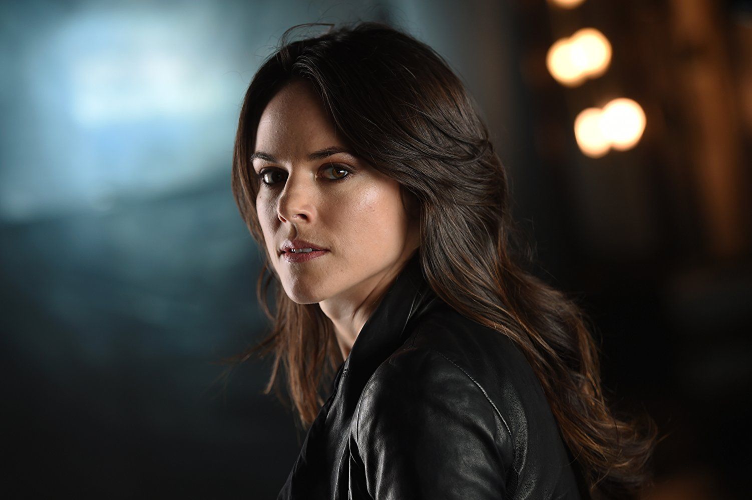 ideias de Sarah Butler. atrizes, mulheres icônicas, vingança