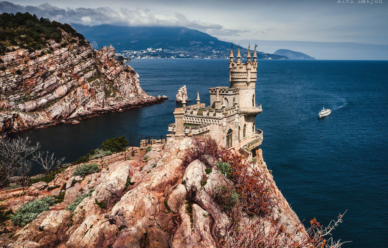 Wallpaper sea, castle, rocks, Crimea, ship, Swallow's nest, RUSSIA, The black sea, Alex Lett, Avrorina rock image for desktop, section пейзажи
